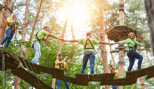 Gruppe beim gemeinsam Klettern im Kletterwald photo