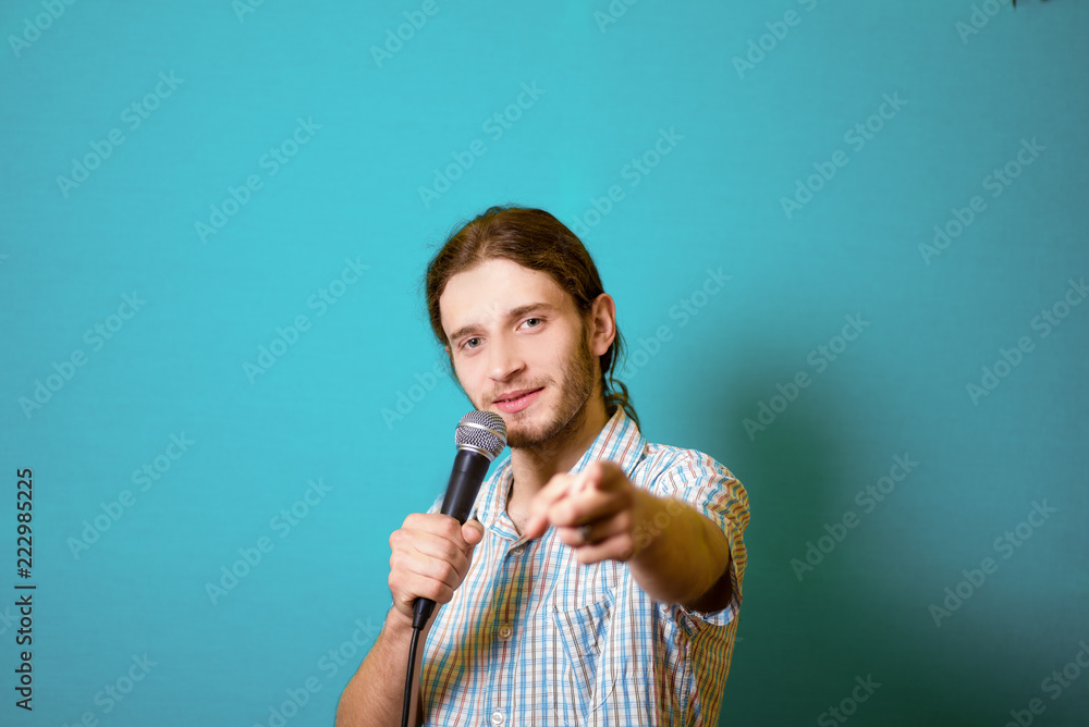 © Medvid - haired man says into the microphone