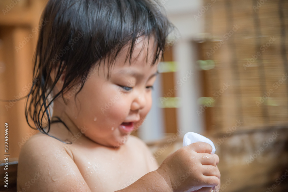 温泉につかる子供 Stock Photo Adobe Stock 温泉につかる子供 Stock Photo Adobe Stock