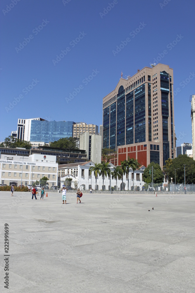 Obraz premium Prédios ao meio dia