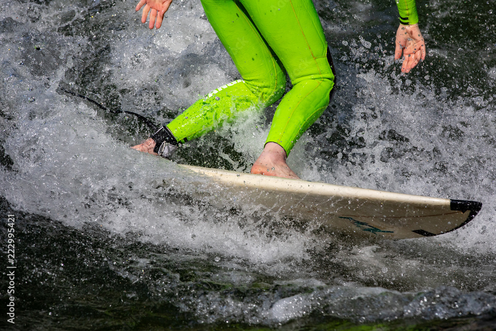Obraz premium surfing munich eisbach