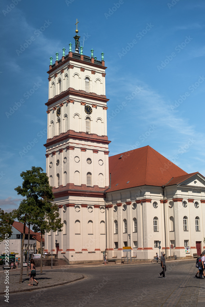 Obraz premium Turm und Kirchenschiff Stadtkirche Neustrelitz