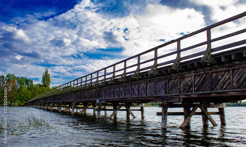 Holzbrücke über den Güstrower Sumpfsee