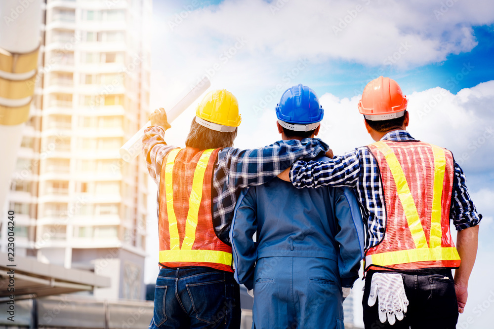 Foto de Team Construction asian workers are both engineers and builders