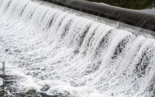 Flusswehr  Wasserkraftanlage