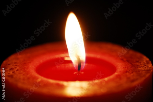 Fotografia, Obraz rode kaars met vlam achtergrond