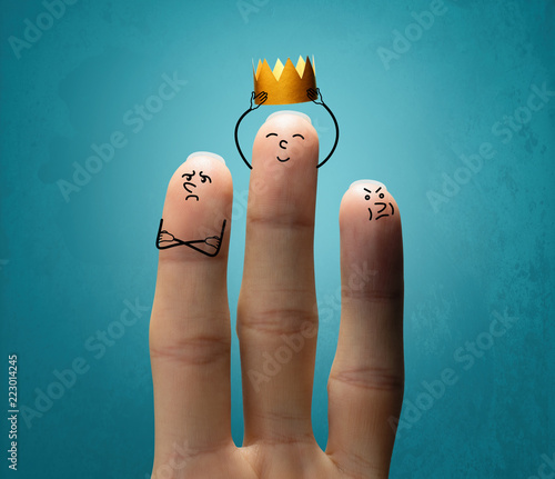 Fotografia A  middle finger is dressing a gold crown on blue background