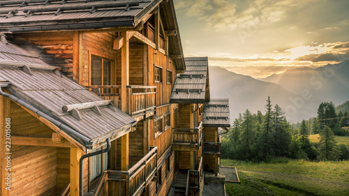 Photos Lever de soleil sur les chalets de Puy-Saint-Vincent