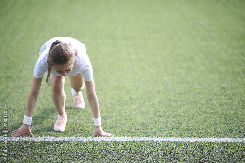 Obraz premium Girl and sport lifestyle doing exercises