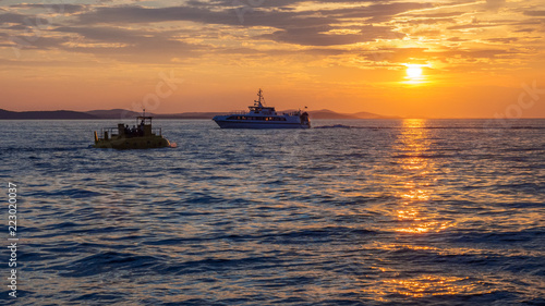 Schiffe im Sonnenuntergang am Meer bei Zadar © Ewald Fröch