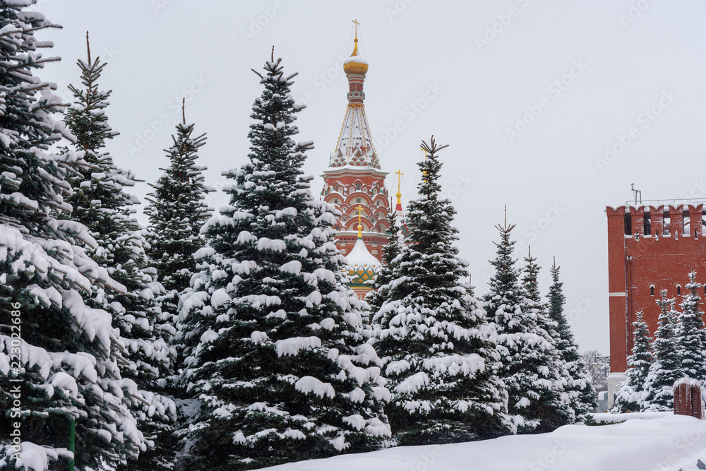 Fototapeta premium Saint Basil's Cathedral on Red Square in snowfall. Moscow. Russia