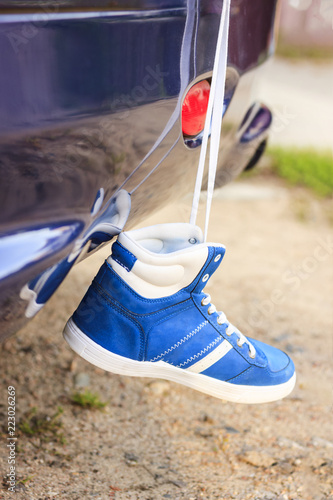 the car is blue. in the trunk of a hanging sneaker for running. more zanimatsya sports