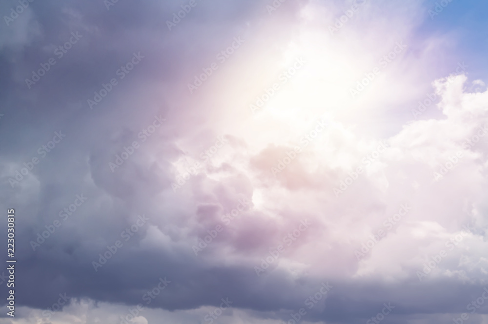 Obraz premium Beautiful dramatic sky with sunlight. Background. Defocused