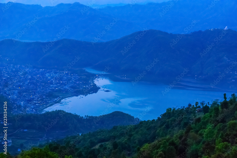 Obraz premium Begnas Tal, Nepal with the Annapurna Himalaya visible in the background at sunset