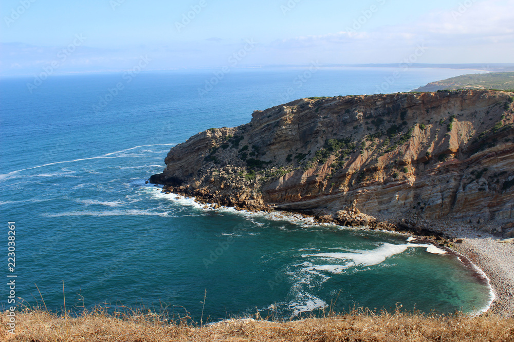 Paisaje del Cabo Espichel es un cabo en la costa atlántica portuguesa, al oeste de la ciudad de Sesimbra