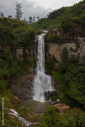 Fototapeta Naklejka Na Ścianę i Meble -  Waterfall in Sri Lanka