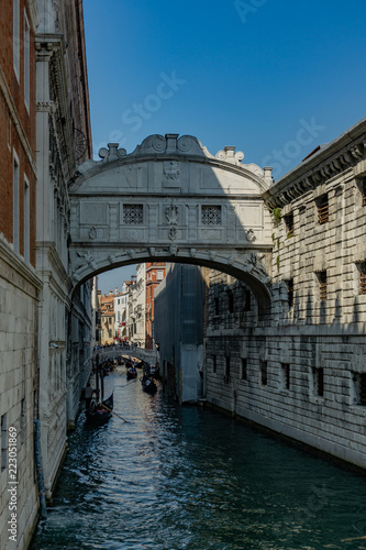 Obraz na płótnie Bridge of Sighs, Ponte dei Sospiri, Venice, Veneto, Italy w salonie