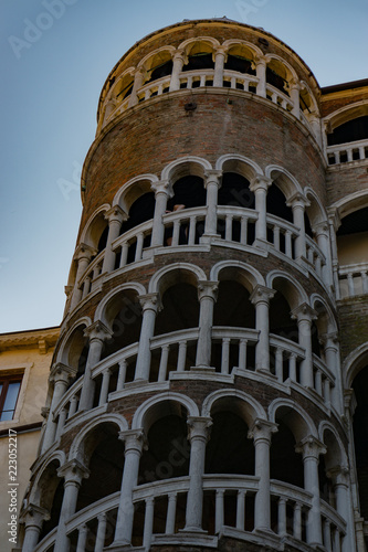 Obraz na płótnie The Scala Contarini del Bovolo of Contarini Palace - beautiful ancient spiral stairway in Venice (UNESCO world heritage site), Veneto, Italy w salonie