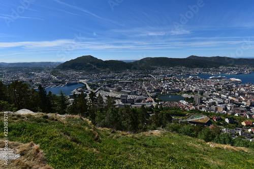 Stadt Bergen in Norwegen, Aussicht vom Berg Floyen © nordic