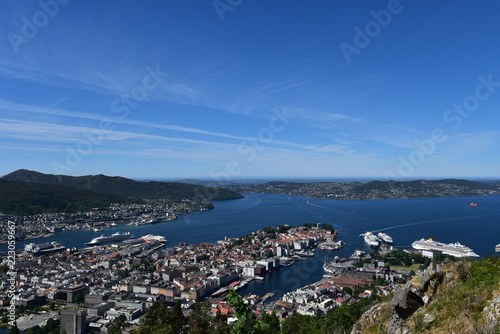 Stadt Bergen in Norwegen, Aussicht vom Berg Floyen © nordic