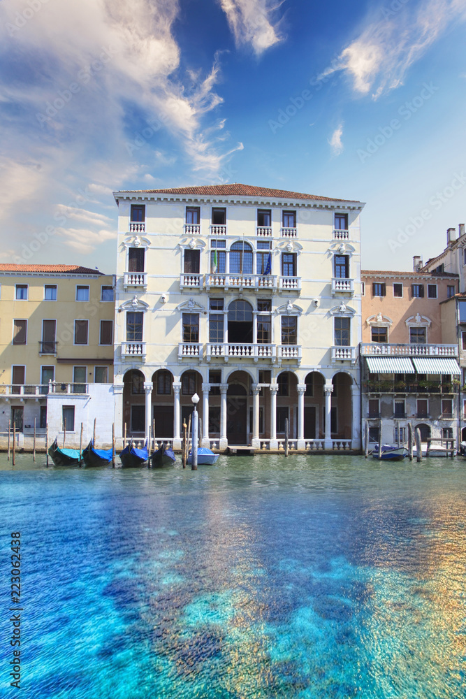 Fototapeta premium Beautiful views of the Grand Canal in Venice, Italy