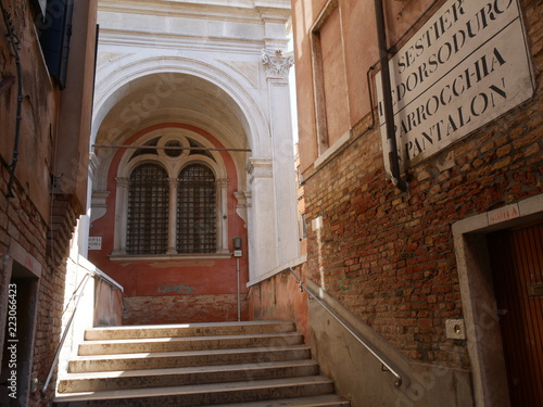 Cuadro en lienzo Venezia - scorci nelle Calli del sestiere San Polo