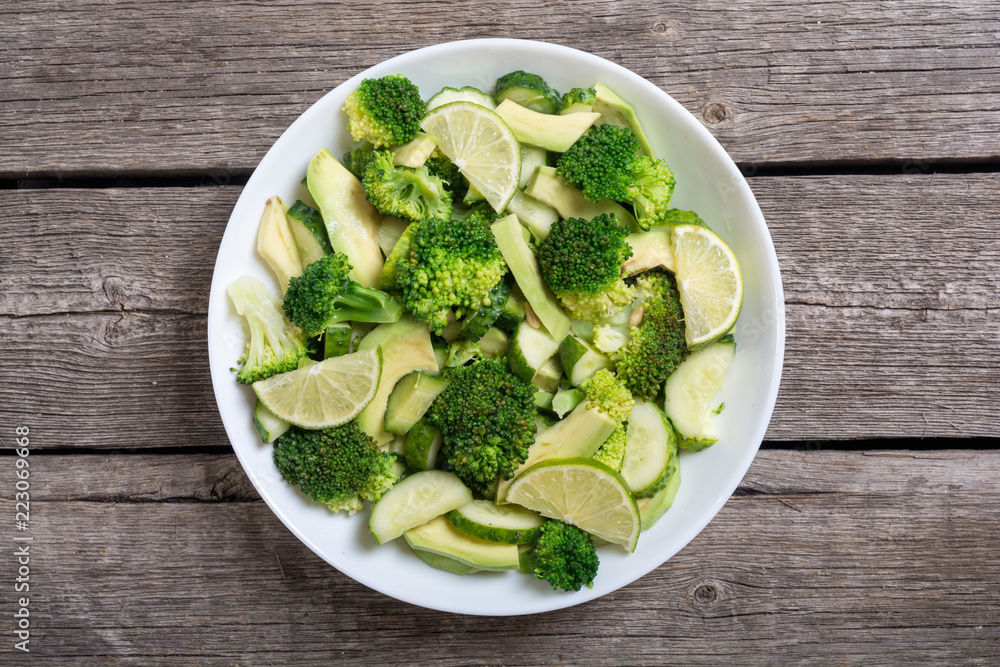 Green salad with avocado
