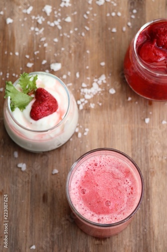 strawberry smoothies with yogurt