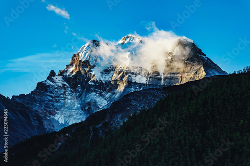 Sichuan province DaoChengYa Ding Xian is snow mountain photo