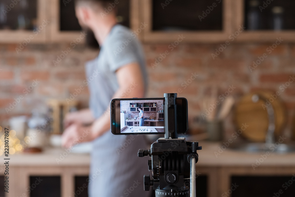 modern technology for video streaming. phone camera on tripod. equipment  and tools used by food blogger. man cooking in the kitchen. foto de Stock |  Adobe Stock