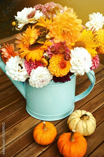 Fototapeta Naklejka Na Ścianę i Meble -  Grußkarte - Dahlien Blumenstrauß - Herbst 