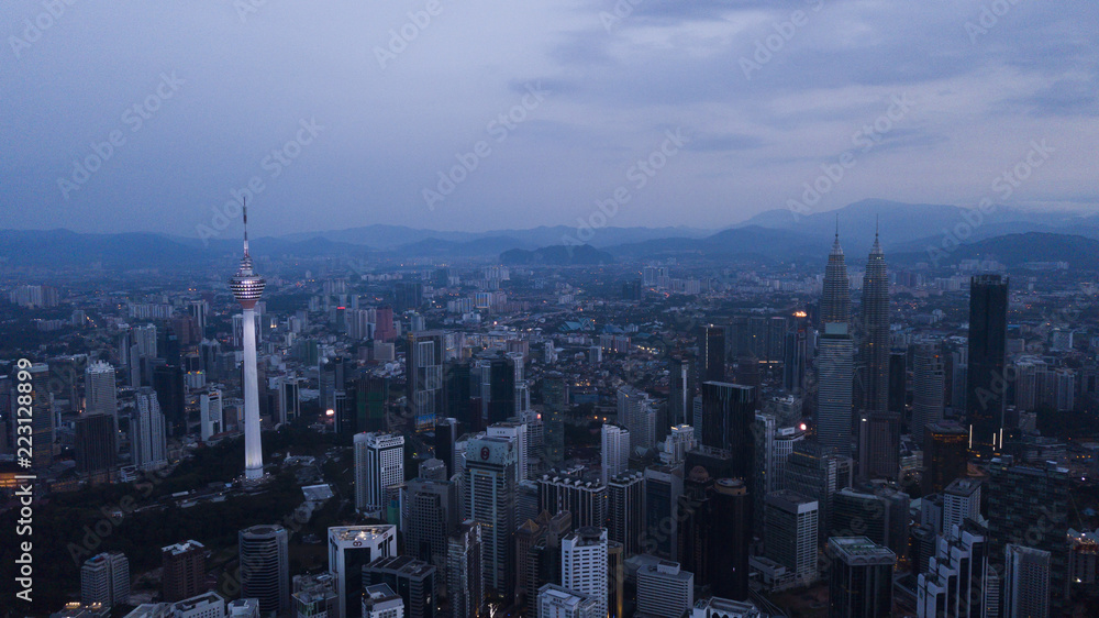 Fototapeta premium Beautiful aerial view of kuala lumpur skyline in Malaysia