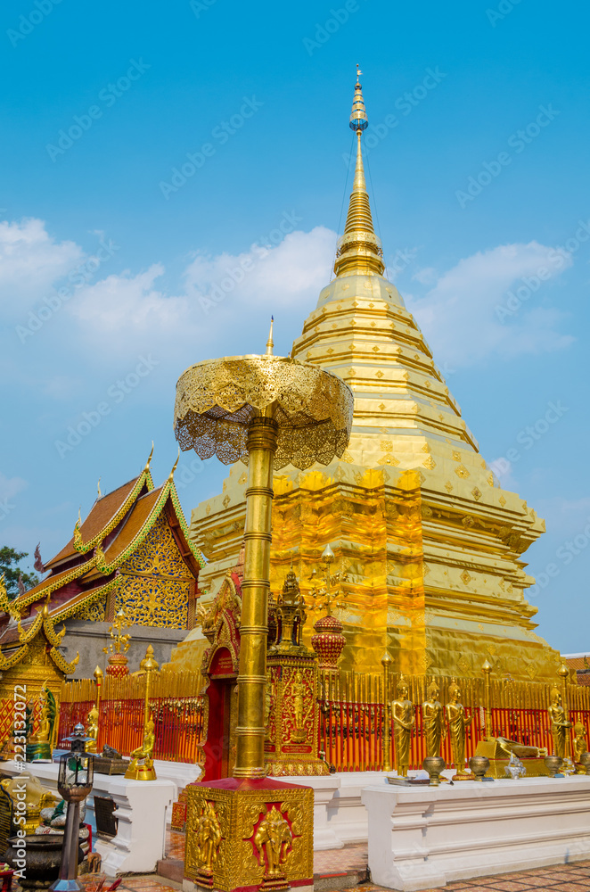 Naklejka premium golden pagoda at Chiang Mai. Thailand