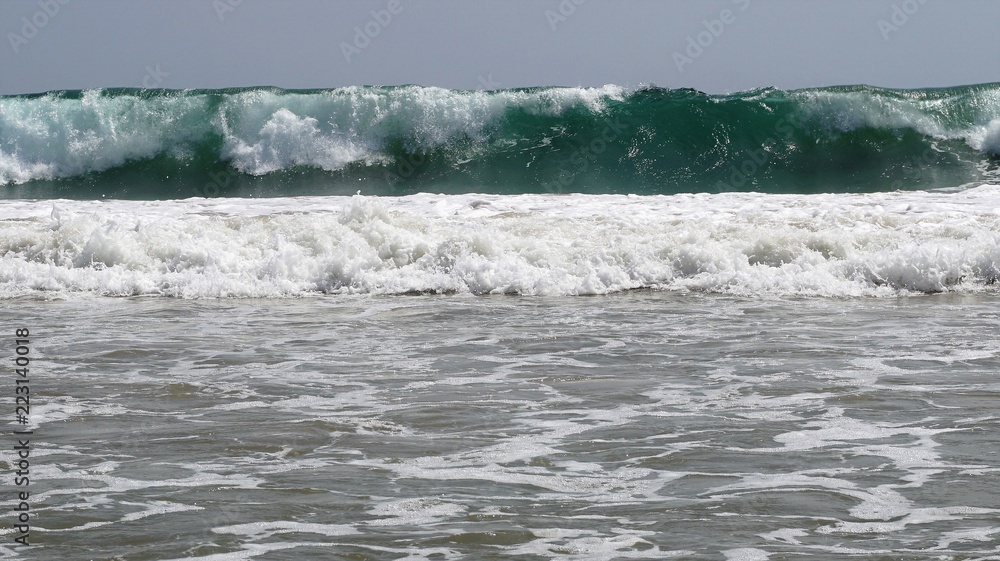 Fototapeta premium waves on the beach