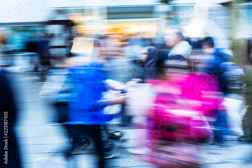 abstract blurred picture of the crowd in the city © Christian Müller