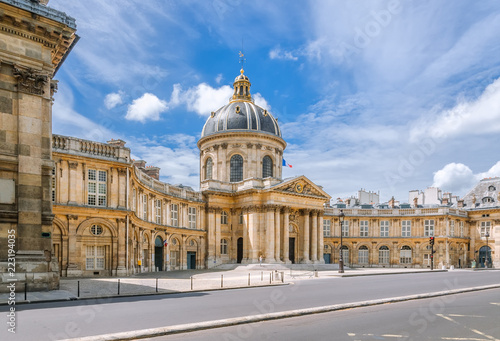 Tableau sur toile Paris. The Institut de France on a summer sunny day.