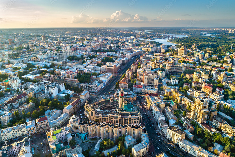 Aerial view of Besarabka and Khreshchatyk, the main street of Kiev - obrazy, fototapety, plakaty 