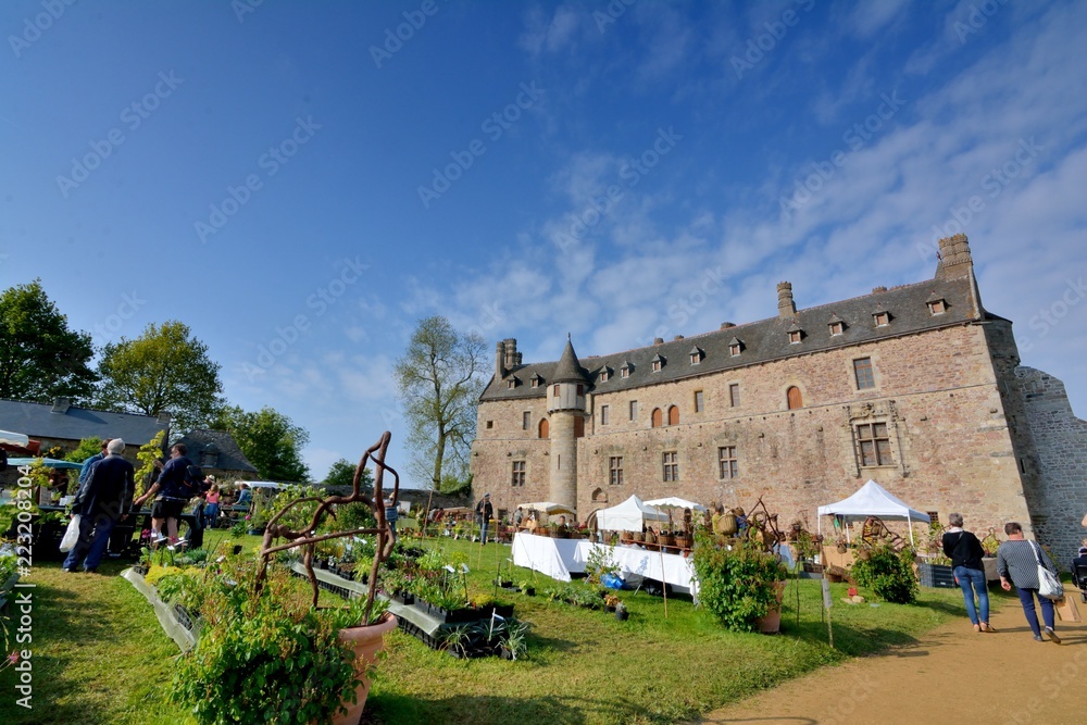 La fête des plantes dans les jardins du château de la Roche-Jagu