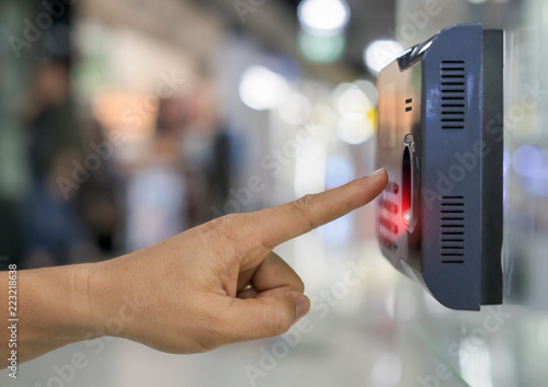 officer scan finger print for enter security system