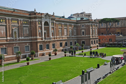 Roma, città del Vaticano - Giardini  e Musei Vatican photo
