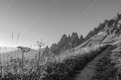 Sonnenuntergang Dolomiten Schwarz Weiß
