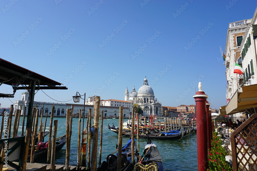 Blick auf Markusdom und Canal Grande in Venedig