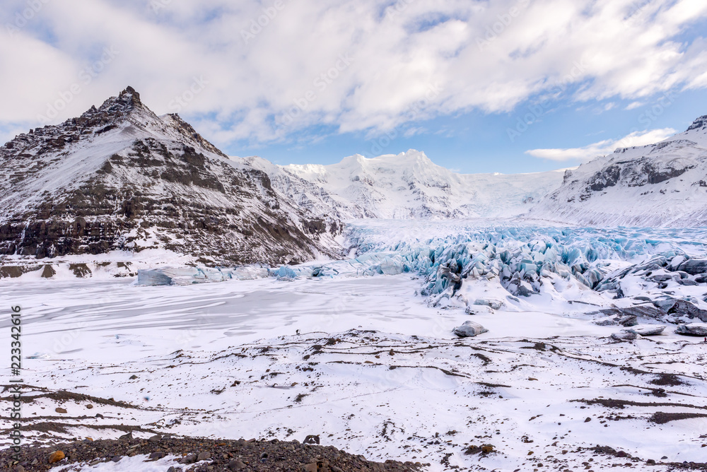 Vast Icelandic mountainous landscape, with turquoise glacier and glacial moraine