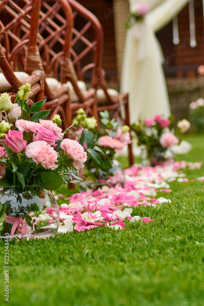 Fototapeta premium wedding bouquet and rose petals outdoors