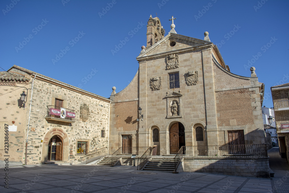 Monasterio e iglesia de las Carmelitas descalzas en la villa medieval de Alba de Tormes, Salamanca