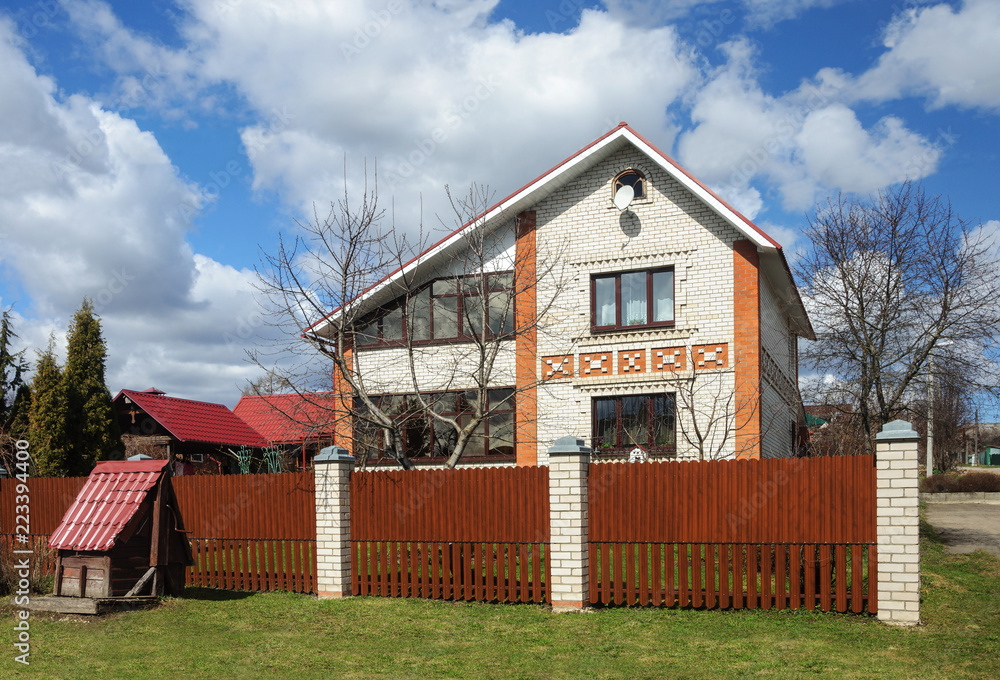 Obraz premium New white brick house