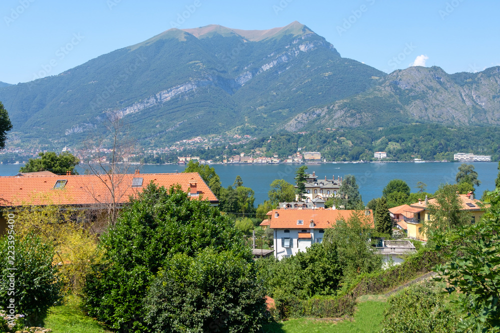Obraz premium Lake Como from shore