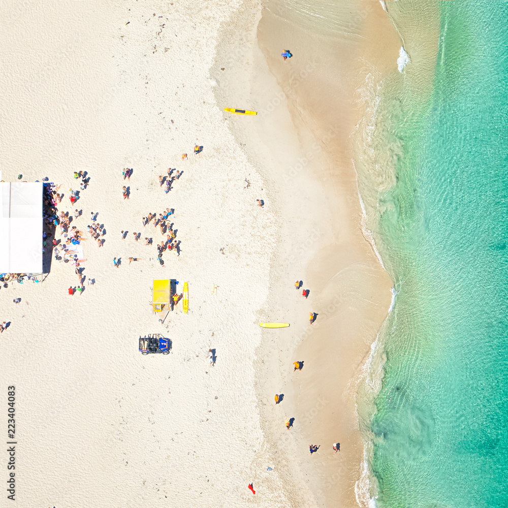 Φωτογραφία Aerial view of Sorrento Beach surf carnival in Western Australia