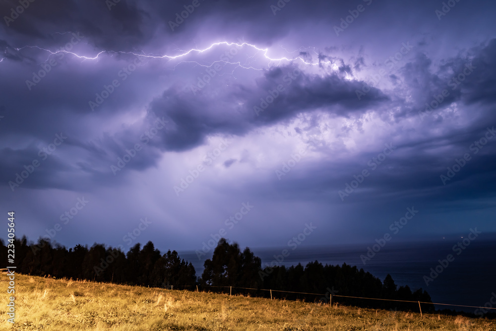 Tormenta de Verano en la costa Vasca. Lekeitio Tormenta de Verano en la costa Vasca. Lekeitio