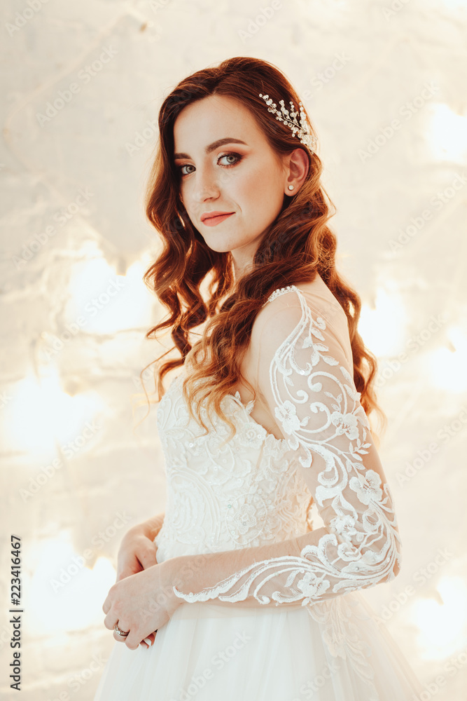 Fototapeta premium beautiful bride in a chic wedding dress